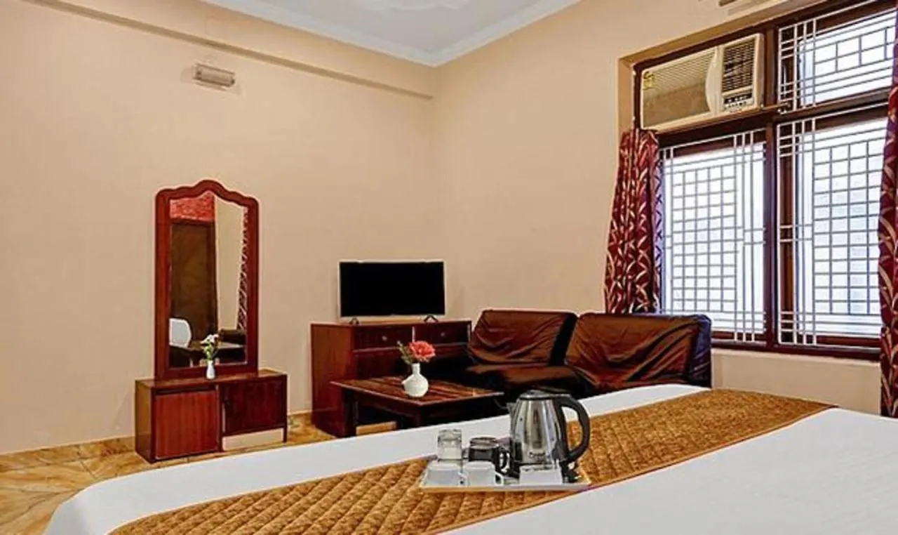 *** Hotel Fabhotel K H Bar And Rest Varanasi India