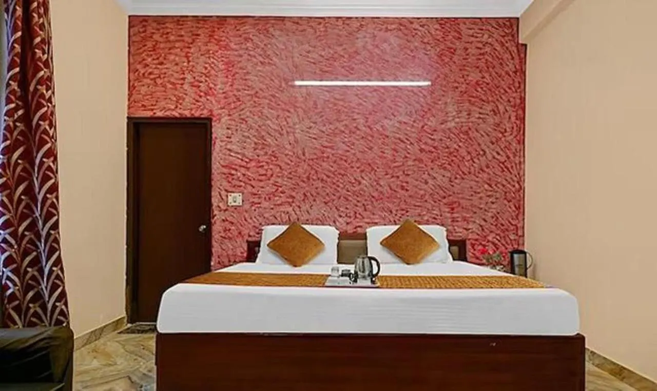 *** Hotel Fabhotel K H Bar And Rest Varanasi India